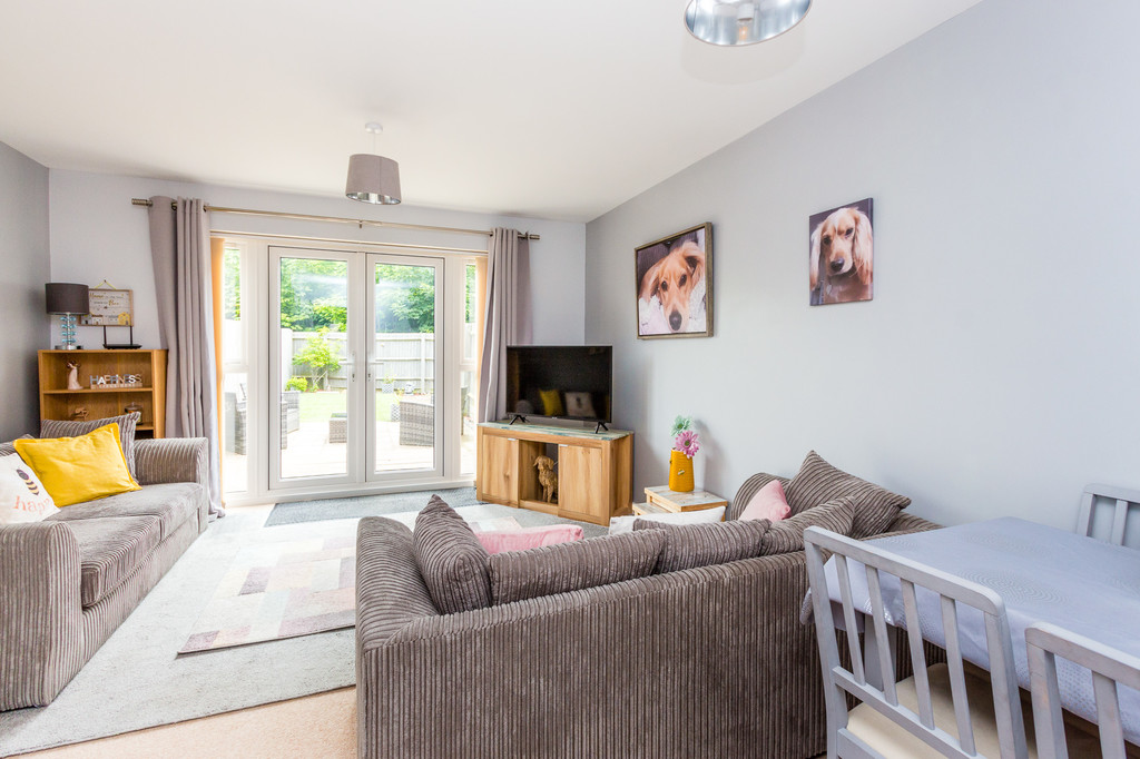 2 bedroom property for sale in Tees Avenue, Rushden, NN10 0GZ