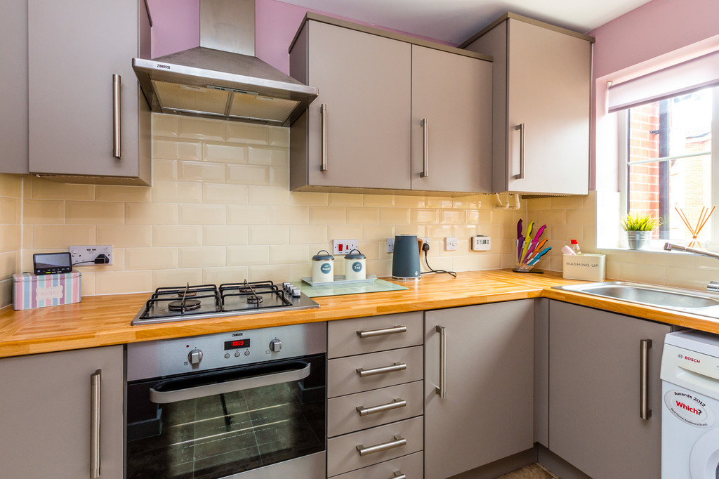 2 bedroom property for sale in Tees Avenue, Rushden, NN10 0GZ