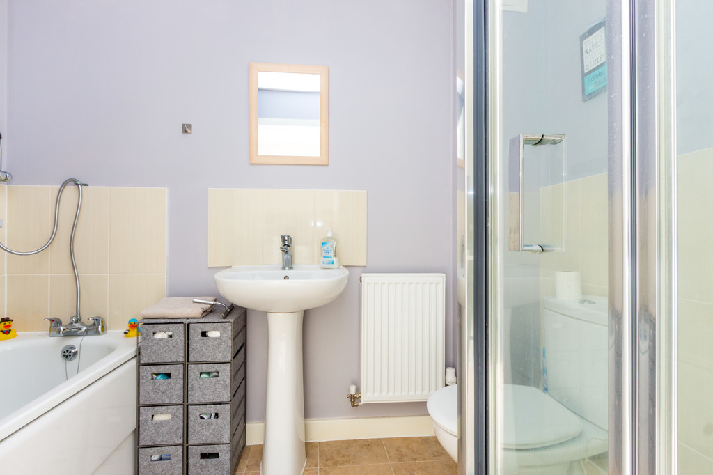 2 bedroom property for sale in Tees Avenue, Rushden, NN10 0GZ