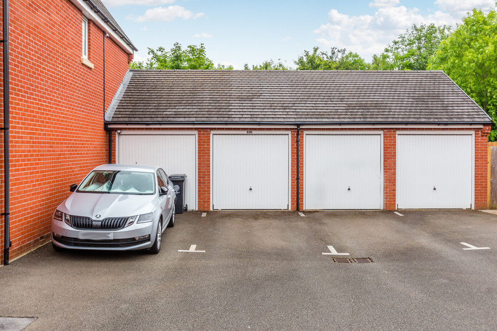 2 bedroom property for sale in Tees Avenue, Rushden, NN10 0GZ